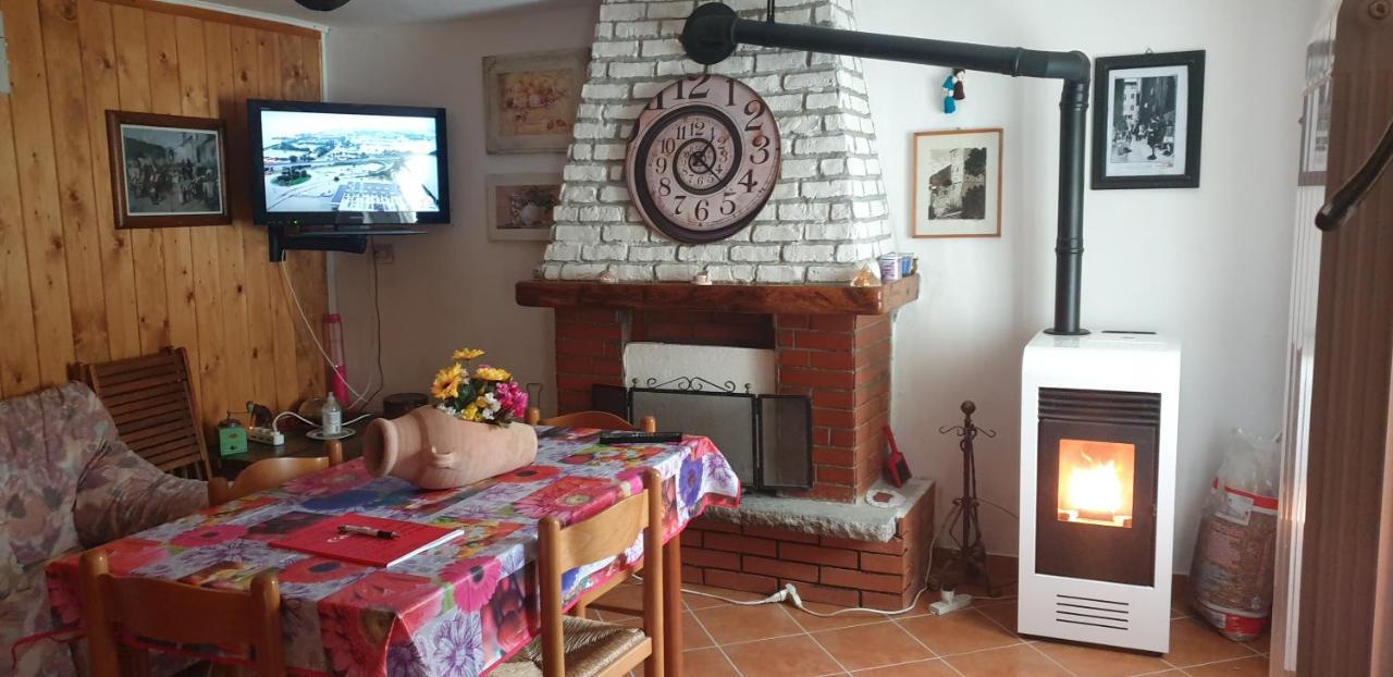 Casa Vacanze Mingos Lodio Di La Carpineta ภายนอก รูปภาพ