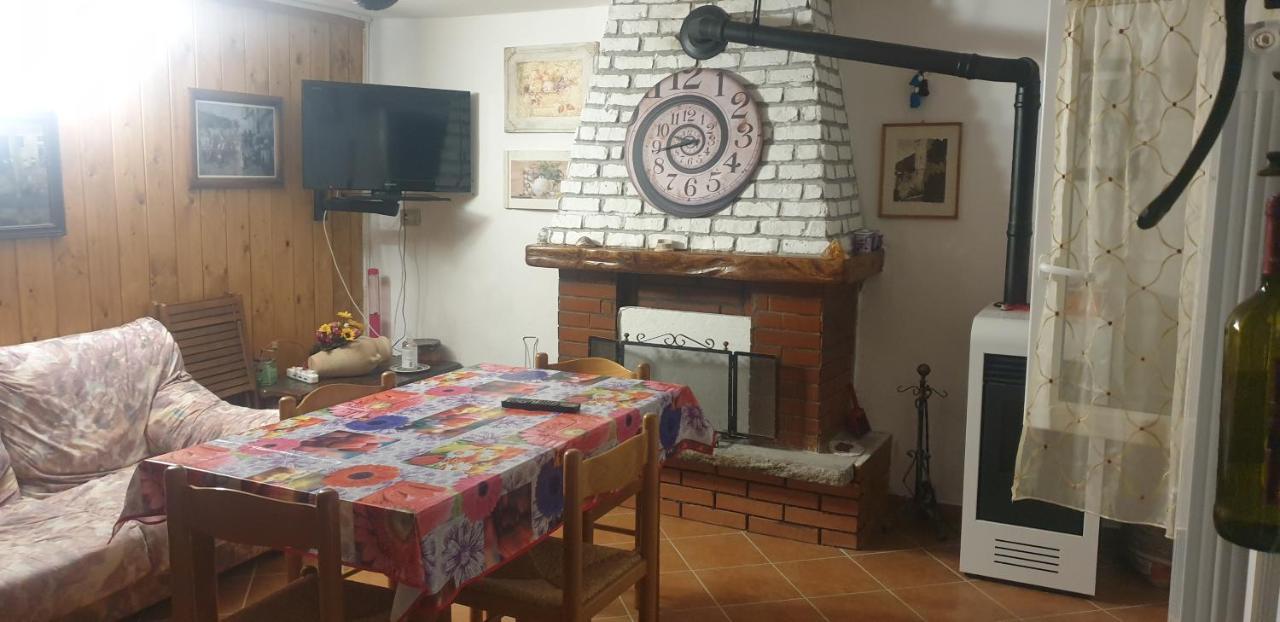 Casa Vacanze Mingos Lodio Di La Carpineta ภายนอก รูปภาพ